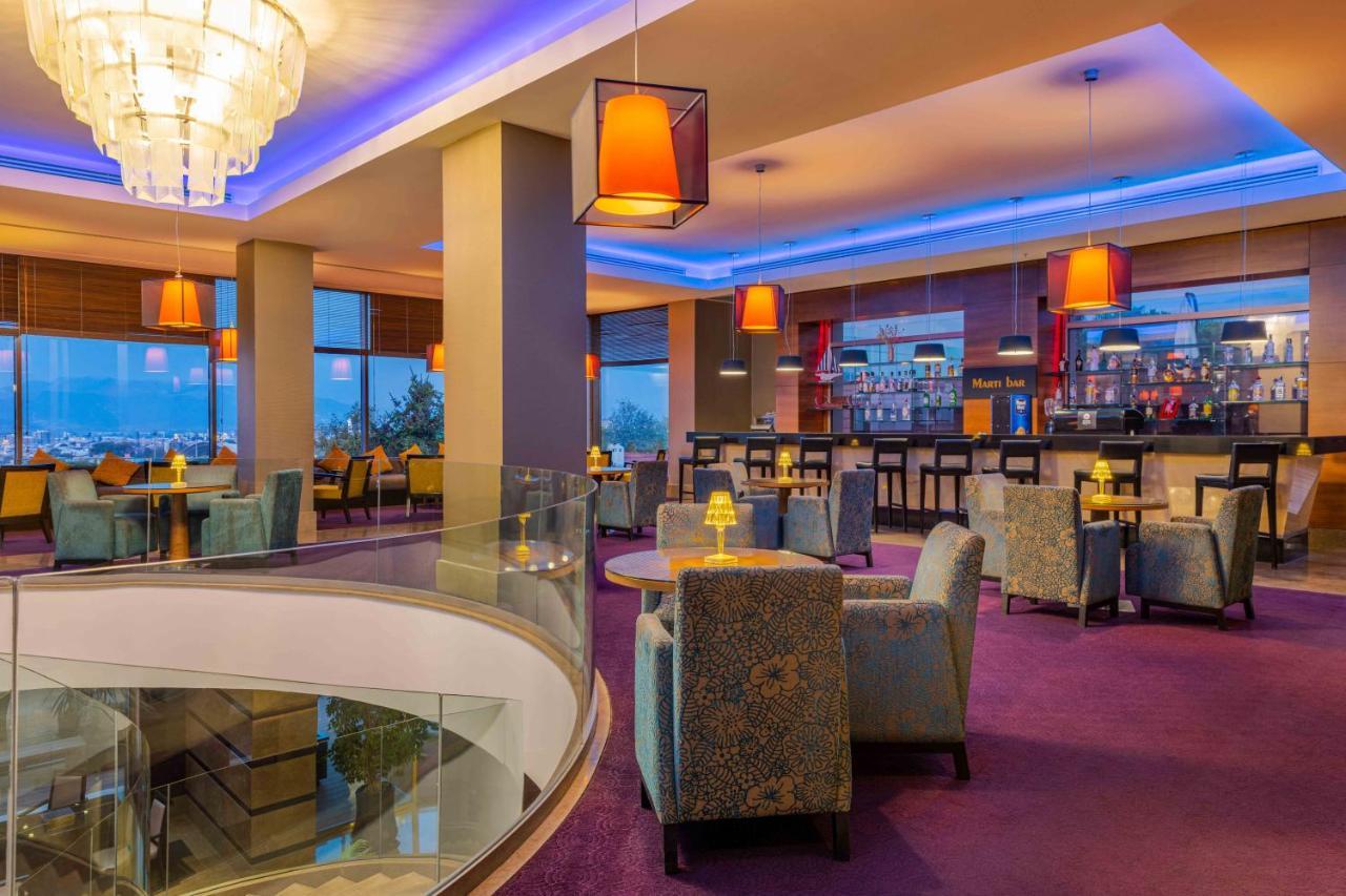Hotel Celik Palas Convention Center & Thermal Spa Bursa Esterno foto The bar at the hotel
