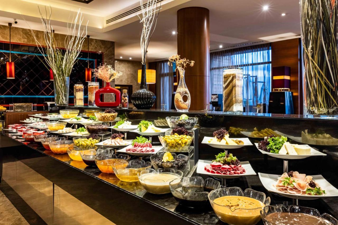 Hotel Celik Palas Convention Center & Thermal Spa Bursa Esterno foto A buffet at a hotel